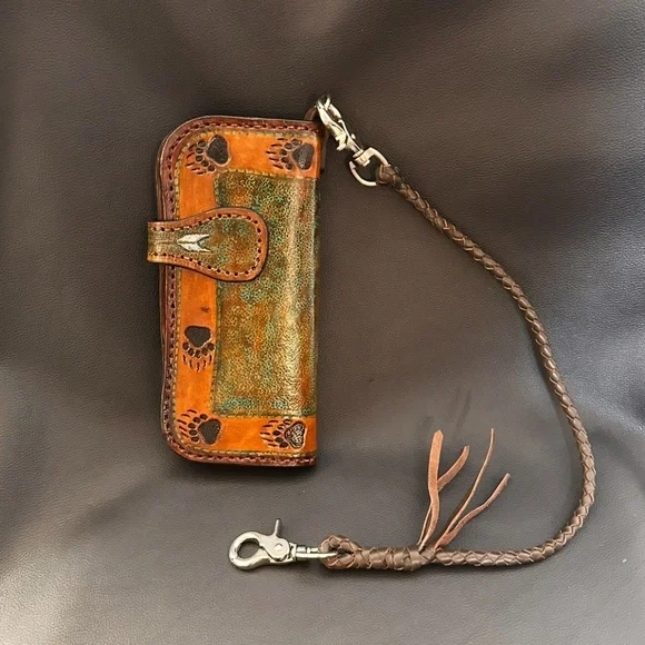 ArtTribez Handcrafted Men’s Leather Wallet – Bear Paw Carved, Braided Lanyard